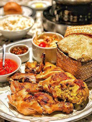 Vô quán cafe nhưng hổng uống cafe, mà ăn đồ Thái thì có gì là sai? - ảnh 3 vo quan cafe nhung hong uong cafe, ma an do thai thi co gi la sai? - anh 3