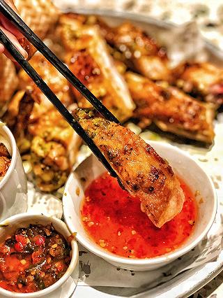 Vô quán cafe nhưng hổng uống cafe, mà ăn đồ Thái thì có gì là sai? - ảnh 5 vo quan cafe nhung hong uong cafe, ma an do thai thi co gi la sai? - anh 5