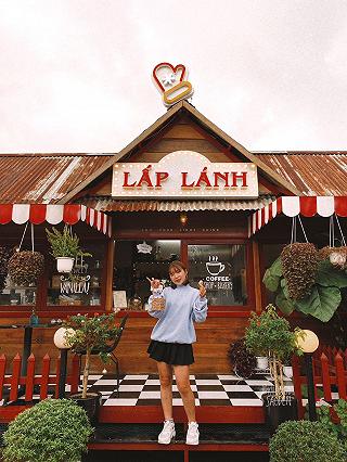 Tiệm bánh ngon view sống ảo lấp lánh ở Đà Lạt - ảnh 1 tieôm bánh ngon view sống ảo lấp lánh ở dà laot - anh 1