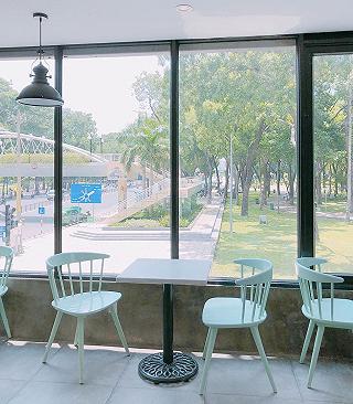 Phát hiện quán trà sữa bé xinh view đường phố đẹp ngỡ ngàng 😌 - ảnh 6 phat hien quan tra sua be xinh view duong pho dep ngo ngang 😌 - anh 6