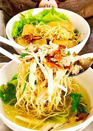 🍜Phát hiện “tô mì gà chặt” gia truyền “hiếm có dễ tìm” tại Gò Vấp - ảnh 4 🍜phat hien “to mi ga chat” gia truyen “hiem co de tim” tai go vap - anh 4