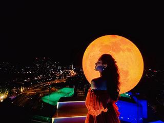 EPIC SKY LOUNGE - check in siêu trăng- săn hình sống ảo - ảnh 2 epic sky lounge - check in sieu trang- san hinh song ao - anh 2