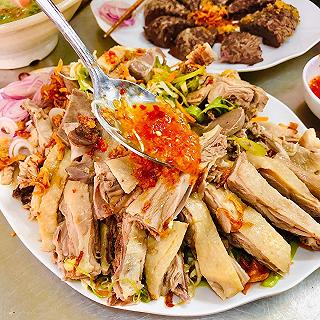 Quán cháo vịt có huyết nếp nhà làm ngon “xức xắc” - ảnh 1 quan chao vit co huyet nep nha lam ngon “xuc xac” - anh 1