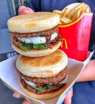 Bao nhiêu điểm cho chiếc “BURGER PHỞ” mới ra lò của McDonald’s??? - ảnh 1 bao nhieu diem cho chiec “burger pho” moi ra lo cua mcdonald’s??? - anh 1