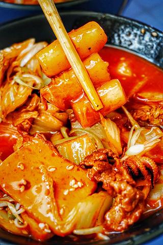 Chiến Topokki mê li tại toạ độ Hồng trà trân châu đỉnh ở Biên Hoà - ảnh 4 chien topokki me li tai toa do hong tra tran chau dinh o bien hoa - anh 4