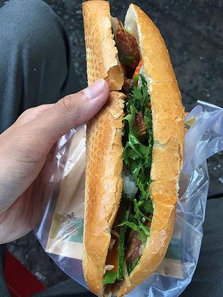 ĐỘC ĐÁO BÁNH MÌ SƯỜN BÌ CHẢ ???? - ảnh 4 doc dao banh mi suon bi cha ???? - anh 4
