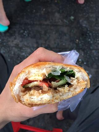 ĐỘC ĐÁO BÁNH MÌ SƯỜN BÌ CHẢ ???? - ảnh 2 doc dao banh mi suon bi cha ???? - anh 2