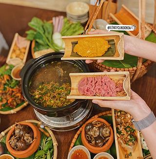 LẨU GÁNH CUA ĐỒNG VỪA LẠ VỪA NGON VỚI NƯỚC DÙNG CHUẨN VỊ QUÊ NHÀ💥 - ảnh 5 lẩu gánh cua dong vừa lao vừa ngon với nước dùng chuẩn vio quê nhà💥 - anh 5