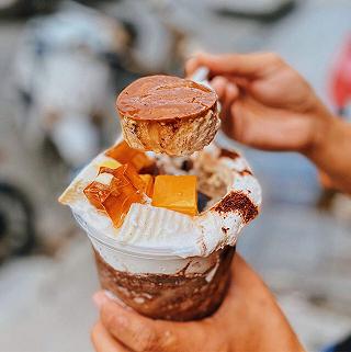 FAN MI LÔ DẦM LÀM SAO BỎ QUA LY SIZE KHỔNG LỒ TRÀN NGẬP TOPPING MÀ GIÁ HẠT DẺ CHỈ TỪ 13K 🤤 - ảnh 4 fan mi lô dầm làm sao bỏ qua ly size khổng lồ tràn ngaôp topping mà giá haot dẻ chỉ từ 13k 🤤 - anh 4