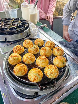 Xe đẩy bán Takoyaki không thấy ngơi khách bao giờ khu Hai Bà Trưng - ảnh 2 xe day ban takoyaki khong thay ngoi khach bao gio khu hai ba trung - anh 2
