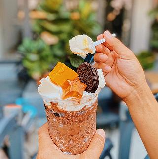 FAN MI LÔ DẦM LÀM SAO BỎ QUA LY SIZE KHỔNG LỒ TRÀN NGẬP TOPPING MÀ GIÁ HẠT DẺ CHỈ TỪ 13K 🤤 - ảnh 6 fan mi lô dầm làm sao bỏ qua ly size khổng lồ tràn ngaôp topping mà giá haot dẻ chỉ từ 13k 🤤 - anh 6
