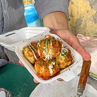 Xe đẩy bán Takoyaki không thấy ngơi khách bao giờ khu Hai Bà Trưng - ảnh 3 xe day ban takoyaki khong thay ngoi khach bao gio khu hai ba trung - anh 3