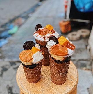 FAN MI LÔ DẦM LÀM SAO BỎ QUA LY SIZE KHỔNG LỒ TRÀN NGẬP TOPPING MÀ GIÁ HẠT DẺ CHỈ TỪ 13K 🤤 - ảnh 1 fan mi lô dầm làm sao bỏ qua ly size khổng lồ tràn ngaôp topping mà giá haot dẻ chỉ từ 13k 🤤 - anh 1