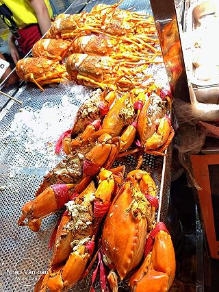 Cuộc chiến của những chú hải sản trong sốt Cajun - ảnh 3 cuoc chien cua nhung chu hai san trong sot cajun - anh 3