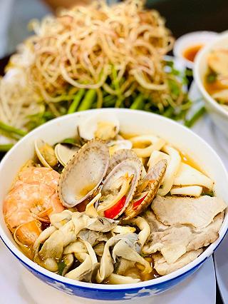 Đi Saigon ăn Bún Cay “ xém “ Thái - ảnh 3 di saigon ăn bún cay “ xém “ thái - anh 3