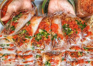 Hàng BÁNH TRÁNG TÔM ngon - rẻ chấn động, đơn giản mà dân tình ai cũng mê - ảnh 2 hang banh trang tom ngon - re chan dong, don gian ma dan tinh ai cung me - anh 2