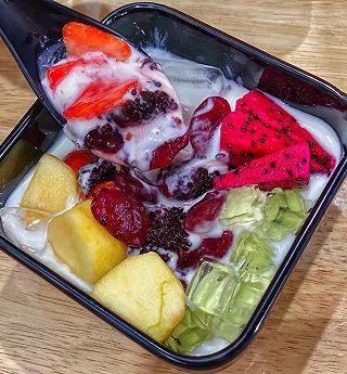 KHÚC BẠCH, SỮA CHUA ĐÁC KHÁ NGON TẠI TIỆM CHÈ THANH XUÂN - ảnh 4 khuc bach, sua chua dac kha ngon tai tiem che thanh xuan - anh 4