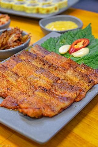 ĐI ĂN MÌ TƯƠNG ĐEN MÀ LỠ MÊ MÓN THỊT NƯỚNG QUÁ GIỜ LÀM SAO!!! - ảnh 2 di an mi tuong den ma lo me mon thit nuong qua gio lam sao!!! - anh 2