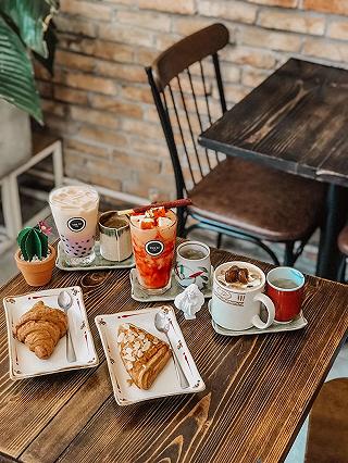 Mê mẫn với không gian cổ điển siêu Art của một quán cà phê ngay giữa lòng Phú Nhuận‼️ - ảnh 5 me man voi khong gian co dien sieu art cua mot quan ca phe ngay giua long phu nhuan‼️ - anh 5