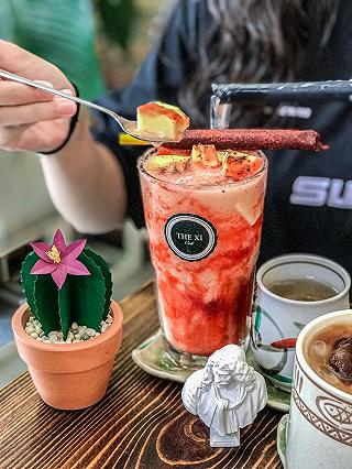 TIỆM CAFE SÁCH RETRO LÀM MÊ MẨN NHỮNG TÍN ĐỒ NGHỆ THUẬT - THE XI CAFE - ảnh 3 tiem cafe sach retro lam me man nhung tin do nghe thuat - the xi cafe - anh 3