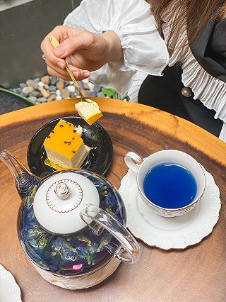 Tha hồ check-in sống ảo với quán cafe tranh 3D gây bão tại Sài Gòn - ảnh 4 tha ho check-in song ao voi quan cafe tranh 3d gay bao tai sai gon - anh 4