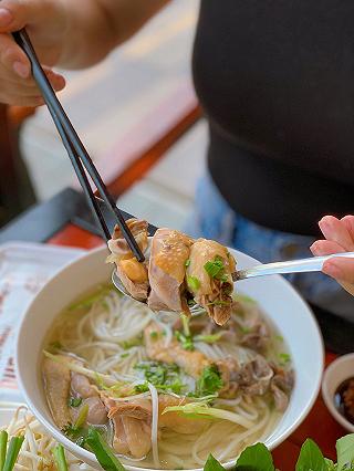 Ngon nhức nhối tô phở đậm hương vị Việt Nam từ những năm 30 - ảnh 4 ngon nhuc nhoi to pho dam huong vi viet nam tu nhung nam 30 - anh 4