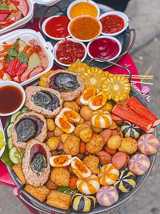 BÁNH GIÒ CHỈ 20K NGẬP TOPPING‼️ CHẢO ĐỒ CHIÊN NGẬP TRỜI ĂN KÈM 7 LOẠI SỐT - ảnh 2 bánh giò chỉ 20k ngaôp topping‼️ chảo dồ chiên ngaôp trời ăn kèm 7 loaoi sốt - anh 2