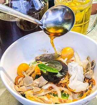 Bánh Ướt Lòng Gà Ngân - Ăn Liền Hông Cần Phân Vân - ảnh 4 banh uot long ga ngan - an lien hong can phan van - anh 4