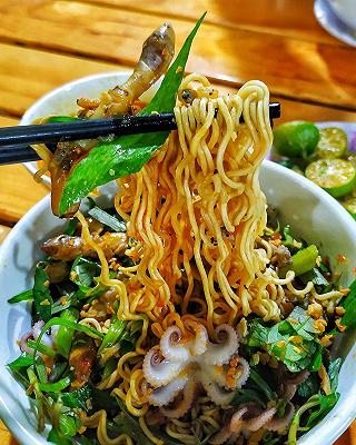 ĐỘC ĐÁO MÓN MÌ SỐT MUỐI ỚT ỐC HẾN BẠCH TUỘT 🔥 - ảnh 1 doc dao mon mi sot muoi ot oc hen bach tuot 🔥 - anh 1