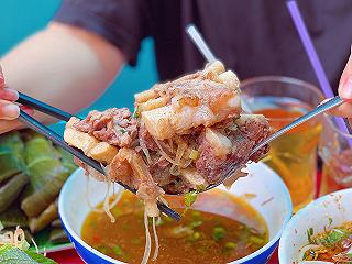 Ai "Đạo bún bò" thì đừng nên bỏ qua BÚN BÒ SƯỜN SỤN có SA TẾ TÓP MỠ thơm cay xé họng - ảnh 5 ai "dao bun bo" thi dung nen bo qua bun bo suon sun co sa te top mo thom cay xe hong - anh 5