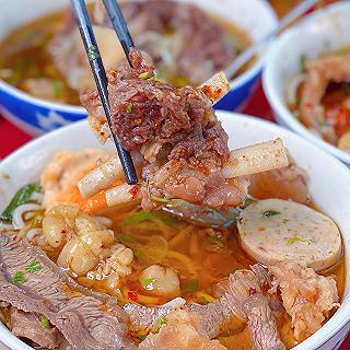Ai "Đạo bún bò" thì đừng nên bỏ qua BÚN BÒ SƯỜN SỤN có SA TẾ TÓP MỠ thơm cay xé họng - ảnh 3 ai "dao bun bo" thi dung nen bo qua bun bo suon sun co sa te top mo thom cay xe hong - anh 3