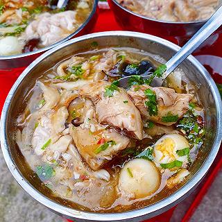 Ngon có tiếng SÚP CUA NẤM DA GÀ TRỨNG BẮC THẢO có CỔ GÀ ăn kèm chiều nào cũng đông khách - ảnh 1 ngon co tieng sup cua nam da ga trung bac thao co co ga an kem chieu nao cung dong khach - anh 1