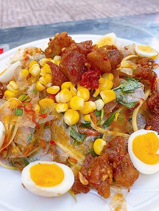 Trời ơi chịu sao nổi BÁNH TRÁNG TRỘN BẮP TÓP MỠ ngon lạ hấp dẫn nhìn thôi đã muốn đổ gục - ảnh 4 troi oi chiu sao noi banh trang tron bap top mo ngon la hap dan nhin thoi da muon do guc - anh 4