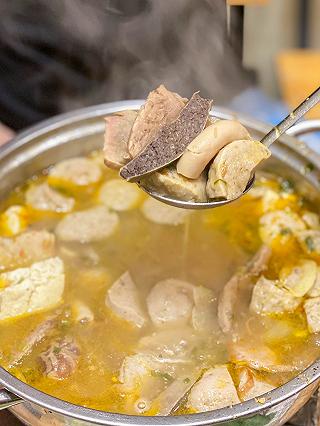 Thưởng thức nồi lẩu bò FULL TOPPING thượng hạng tại Quán Thằng Đậu - ảnh 4 thuong thuc noi lau bo full topping thuong hang tai quan thang dau - anh 4