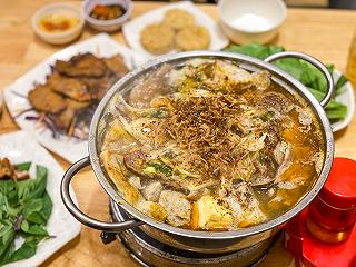 Thưởng thức nồi lẩu bò FULL TOPPING thượng hạng tại Quán Thằng Đậu - ảnh 2 thuong thuc noi lau bo full topping thuong hang tai quan thang dau - anh 2