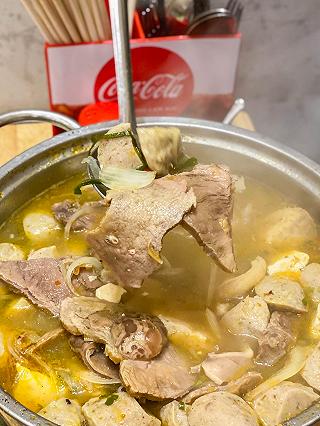 Thưởng thức nồi lẩu bò FULL TOPPING thượng hạng tại Quán Thằng Đậu - ảnh 3 thuong thuc noi lau bo full topping thuong hang tai quan thang dau - anh 3