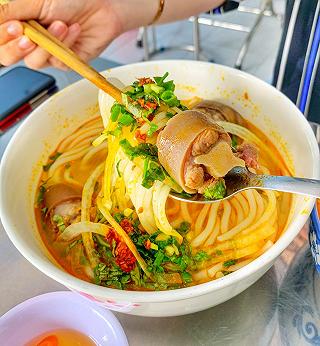 “ BÚN BÒ HUẾ ĐUÔI BÒ “ THƠM NỒNG SIÊU HẤP DẪN - ảnh 4 “ bun bo hue duoi bo “ thom nong sieu hap dan - anh 4