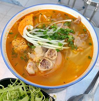 “ BÚN BÒ HUẾ ĐUÔI BÒ “ THƠM NỒNG SIÊU HẤP DẪN - ảnh 5 “ bun bo hue duoi bo “ thom nong sieu hap dan - anh 5