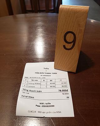 MỘT QUÁN CAFE NHỎ TONE NÂU NHẸ NHÀNG ^^ - ảnh 6 mot quan cafe nho tone nau nhe nhang ^^ - anh 6