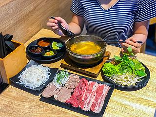 Thưởng thức món Bún Bò Thố Đá sôi ùng ục đánh tan cái lạnh mùa mưa - ảnh 1 thuong thuc mon bun bo tho da soi ung uc danh tan cai lanh mua mua - anh 1