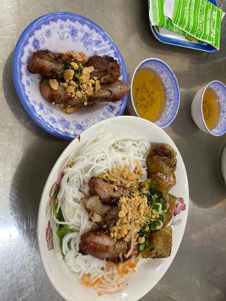 Bún thịt nướng Chị Tuyền - ảnh 3 bun thit nuong chi tuyen - anh 3