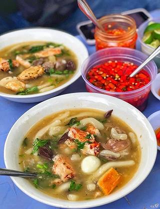 Mưa lâm râm húp tô bánh canh cua Mạ Tôi ngon má ơi 😭 - ảnh 1 mua lam ram hup to banh canh cua ma toi ngon ma oi 😭 - anh 1