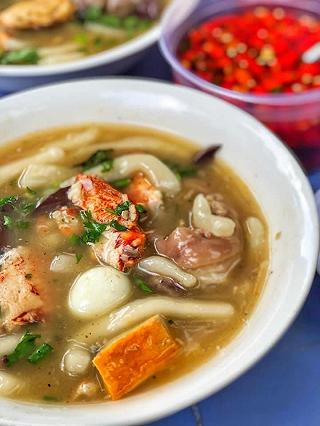 Mưa lâm râm húp tô bánh canh cua Mạ Tôi ngon má ơi 😭 - ảnh 3 mua lam ram hup to banh canh cua ma toi ngon ma oi 😭 - anh 3