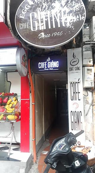 Nói đến cafe Giảng thì ai ở HN cũng biết rồi. - ảnh 3 noi den cafe giang thi ai o hn cung biet roi. - anh 3