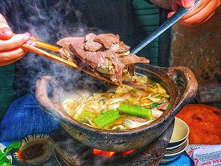 Ăn đã đời Lẩu Bò Nồi Đất giá rẻ ngất ngây - khách nườm nượp hơn 40 năm ở Sài Gòn - ảnh 5 an da doi lau bo noi dat gia re ngat ngay - khach nuom nuop hon 40 nam o sai gon - anh 5