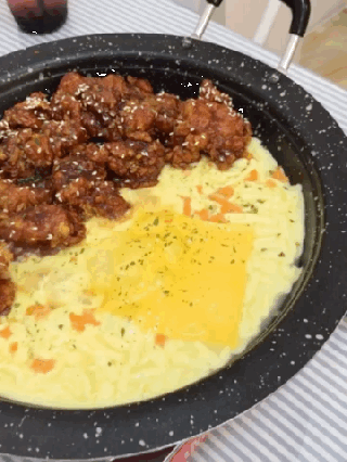 TRỜI LẠNH LẠNH ĐI ĂN GÀ PHÔ MAI THÌ HẾT SẢY🍗🧀 - ảnh 1 troi lanh lanh di an ga pho mai thi het say🍗🧀 - anh 1