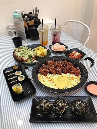 TRỜI LẠNH LẠNH ĐI ĂN GÀ PHÔ MAI THÌ HẾT SẢY🍗🧀 - ảnh 6 troi lanh lanh di an ga pho mai thi het say🍗🧀 - anh 6