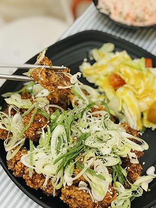 TRỜI LẠNH LẠNH ĐI ĂN GÀ PHÔ MAI THÌ HẾT SẢY🍗🧀 - ảnh 4 troi lanh lanh di an ga pho mai thi het say🍗🧀 - anh 4