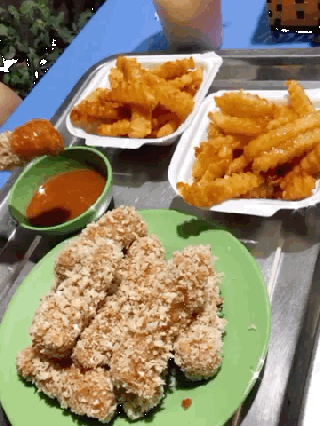 Khoai chiên tuổi thơ Chu 2 - ở một con phố khác - ảnh 1 khoai chien tuoi tho chu 2 - o mot con pho khac - anh 1