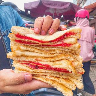 Đến giờ vẫn còn thèm “Bánh mì bơ đường” huyền thoại của biết bao thế hệ - ảnh 2 den gio van con them “banh mi bo duong” huyen thoai cua biet bao the he - anh 2